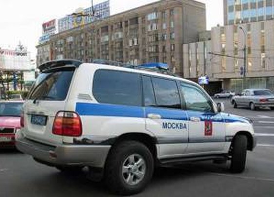 Pijana Ruskinja pretukla trojicu policajaca