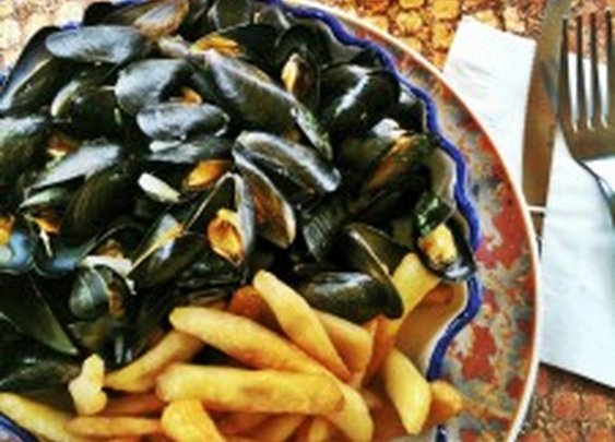 Cervejas trapistas e Moulet et Frites, prato afrodisÃ­aco francÃªs.. A Vida Secreta.