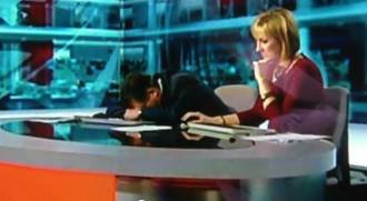 Voditelj BBC zaspao pred kamerama?!