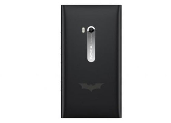 Nokia lansira Lumia 900 Batman telefon!