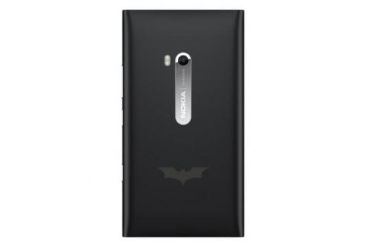 Nokia lansira Lumia 900 Batman telefon!