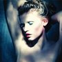 Lara Stone nua em suplemento de beleza do Le Monde. A Vida Secreta.