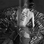 Fotografia de Simone Monte mostra poesia de Drummond na pele (Uptated). A Vida Secreta.