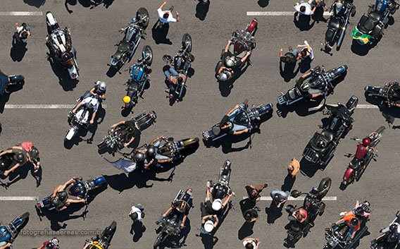 400 Harleys em fotografia aérea exposta no SP Arte 2013 | Fotografias Aéreas