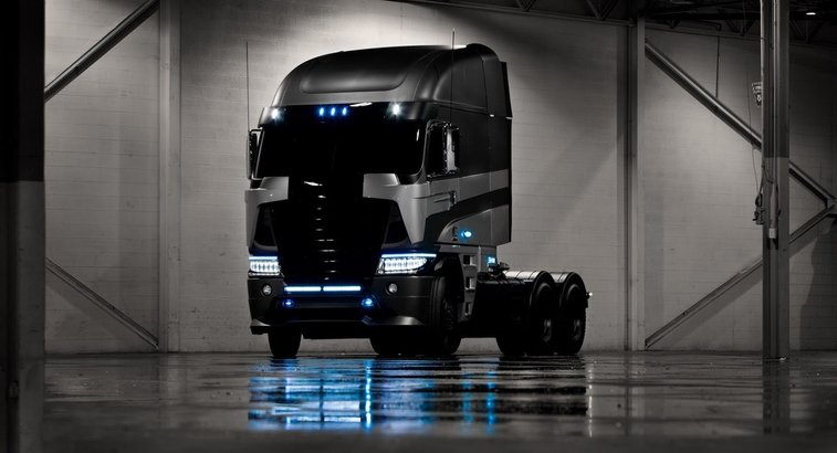 Transformers 4 Casts Daimler’s Freightliner Truck