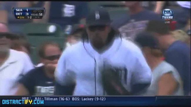 Baseball Player Steals Nacho From Fan Gentlemint