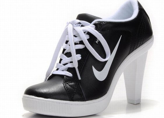cheap lady nike dunk sb low heels black and white